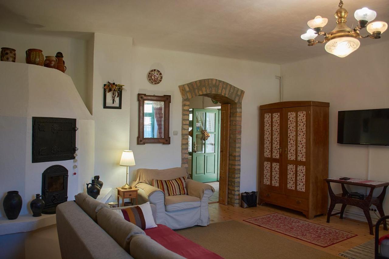 Egkoris Vendeghaz Hotel Bakonyszucs Exterior foto