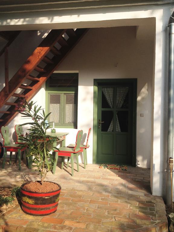 Egkoris Vendeghaz Hotel Bakonyszucs Exterior foto